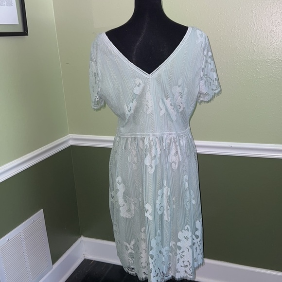 Pale Green Lace Dress short sleeved side zipper - Picture 11 of 13